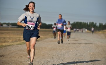Bieg Lotników na terenie Ośrodka Kształcenia Lotniczego PRz w Jasionce