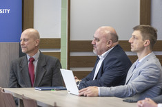 Od lewej: prof. dr hab. inż. Jarosław Sęp, dr hab. inż. Andrzej Majka, prof. PRz,