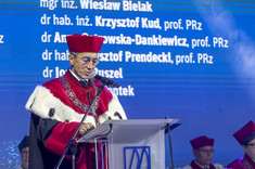 Prof. G. Ostasz, prorektor ds. studenckich,
