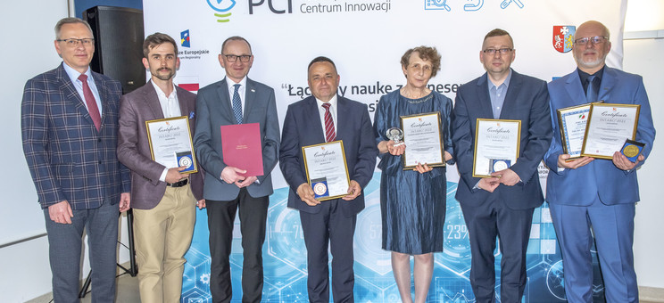 From the left: L. Gniewek, PhD, Eng., Assoc. Prof., M. Szarata, PhD, Eng., P. Jankowski-Mihułowicz, PhD, Eng., Assoc. Prof., K. Tereszkiewicz, PhD, DSc, Eng., Assoc. Prof., B. Wilk, PhD, Eng., M. Oszust, PhD, DSc, Eng., Assoc. Prof.,