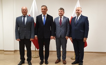 Od lewej: prof. Jarosław Sęp, prezydent RP Andrzej Duda, prof. Piotr Koszelnik, prof. PRz Andrzej Trytek,