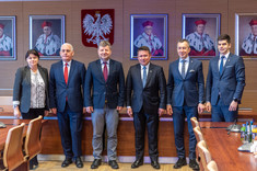 Od lewej: mgr E. Ptaszek, S. Porojan, prof. P. Koszelnik, C. Onisii, prof. G. Ostasz, P. Alexandru,