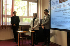 Od lewej prof. PRz R. Oliwa, prof. PRz B. Mossety-Leszczak, prof. PRz M. Kisiel,