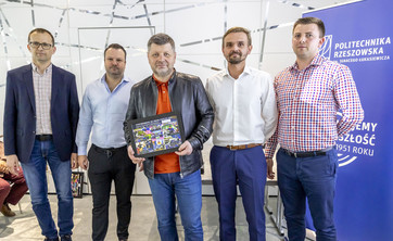 Od lewej: G. Sowa, R. Kalisz, prof. P. Koszelnik, T. Lewandowski, K. Paśko.