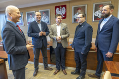 Od lewej: prof. J. Sęp, prof. PRz D. Strzałka, mgr inż. P. Kuraś, mgr inż. B. Kowal, J. Kowalski,