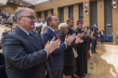 Od lewej: Andrzej Dera, Władysław Ortyl, Teresa Kubas-Hul, Marcin Deręgowski, JE ks. bp Edward Białogłowski,