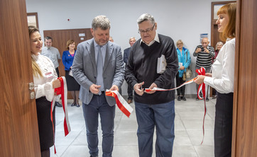 Uroczyste otwarcie wystawy przez prof. Piotra Koszelnika i Zygmunta Kałużę, prezes Zarządu Okręgu Rzeszowskiego PZF,
