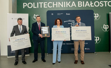 Od lewej: prof. P. Koszelnik, prof. KUL P. Czarnek, prof. PB M. Kosior-Kazberuk, prof. Z. Pater,