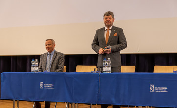 Od lewej: prof. PRz L. Gniewek, prof. P. Koszelnik,