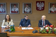 Od lewej: prof. B. Tchórzewska-Cieślak, M. Kwaśny, prof. J. Sęp,