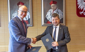Od lewej A. Bondyra i prof. P. Koszelnik,