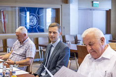 Od lewej: prof. T. Markowski, prof. PRz M. Ruszel, prof. A. Sobkowiak.