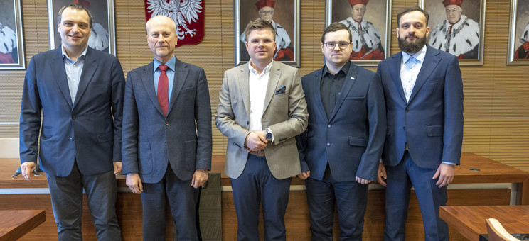Od lewej: prof. PRz D. Strzałka, prof. J. Sęp, mgr inż. P. Kuraś, mgr inż. B. Kowal, J. Kowalski,