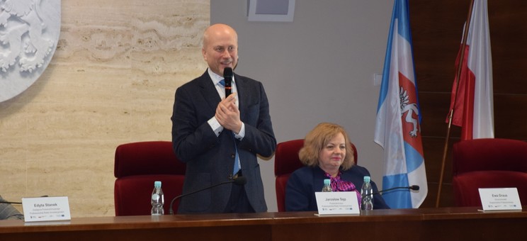 Od lewej: przewodniczący Podkarpackiej Rady Innowacyjności prof. dr hab. inż. Jarosław Sęp, Ewa Draus.