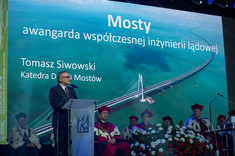 Wykład inauguracyjny zaprezentował prof. T. Siwowski,