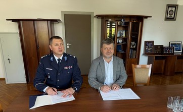 Od lewej: insp. Andrzej Patrzałek, prof. Piotr Koszelnik,