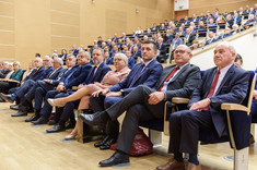 Uczestnicy,