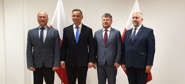 Od lewej: prof. Jarosław Sęp, prezydent RP Andrzej Duda, prof. Piotr Koszelnik, prof. PRz Andrzej Trytek,