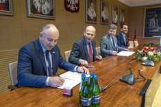Od lewej: D. Mruk, T. Miśniakiewicz, prof. P. Koszelnik, prof. PRz R. Zajdel,