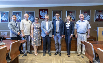 Od lewej: prof. PRz B. Miller, prof. PRz L. Gniewek, prof. PRz I. Włoch, prof. P. Koszelnik, prof. PRz M. Ruszel, prof. PRz B. Zatwarnicka-Madura, prof. A. Sobkowiak,