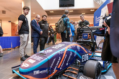 Prezentacja bolidu przez studentów PRz Racing,