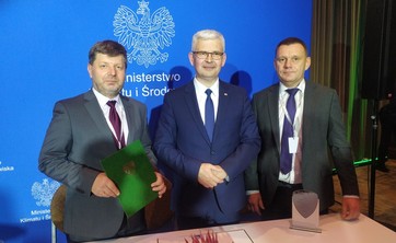 Od lewej: prof. P. Koszelnik, I. Zyska, dr inż. S. Wolski,