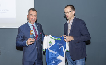 Od lewej: prof. G. Ostasz i mgr inż. G. Sowa,