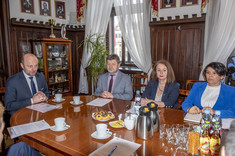 Od lewej: K. Fijołek, prof. P. Koszelnik, K. Stachowska, dr M. Dubis,